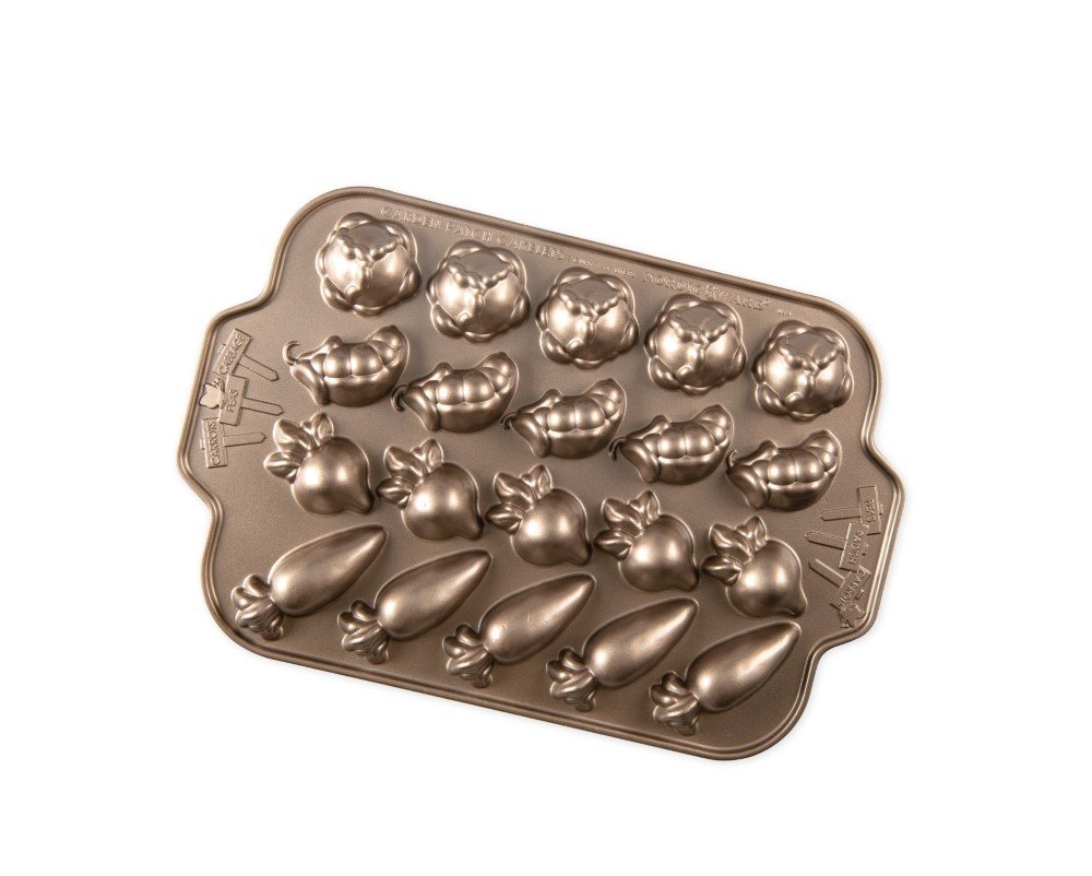 Nordic Ware Záhon zelenina, plát 20 formiček, champagne, 0,47 l 50348