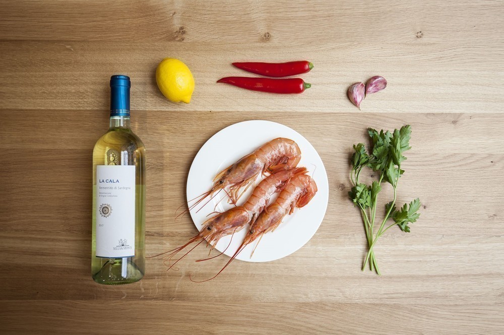 Na pánvi 2: Krevety s chilli, petrželí, česnekem a vínem Vermentino