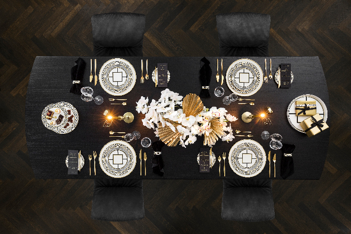 Villeroy & Boch talíře s ornamenty a pozlacené příbory z kolekce MetroChic d'Or