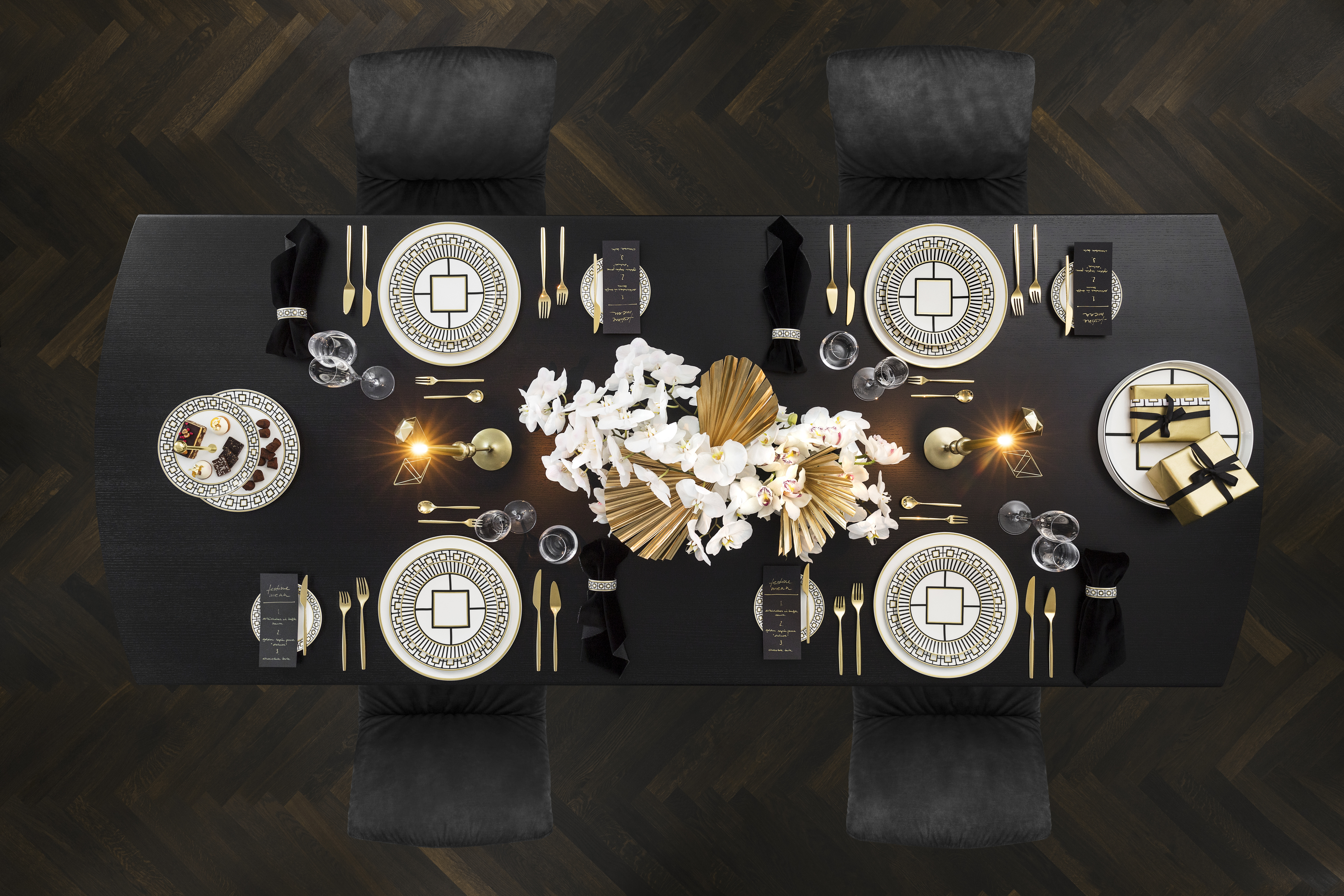 Villeroy & Boch taniere s ornamentmi a pozlátené príbory z kolekcie MetroChic d'Or