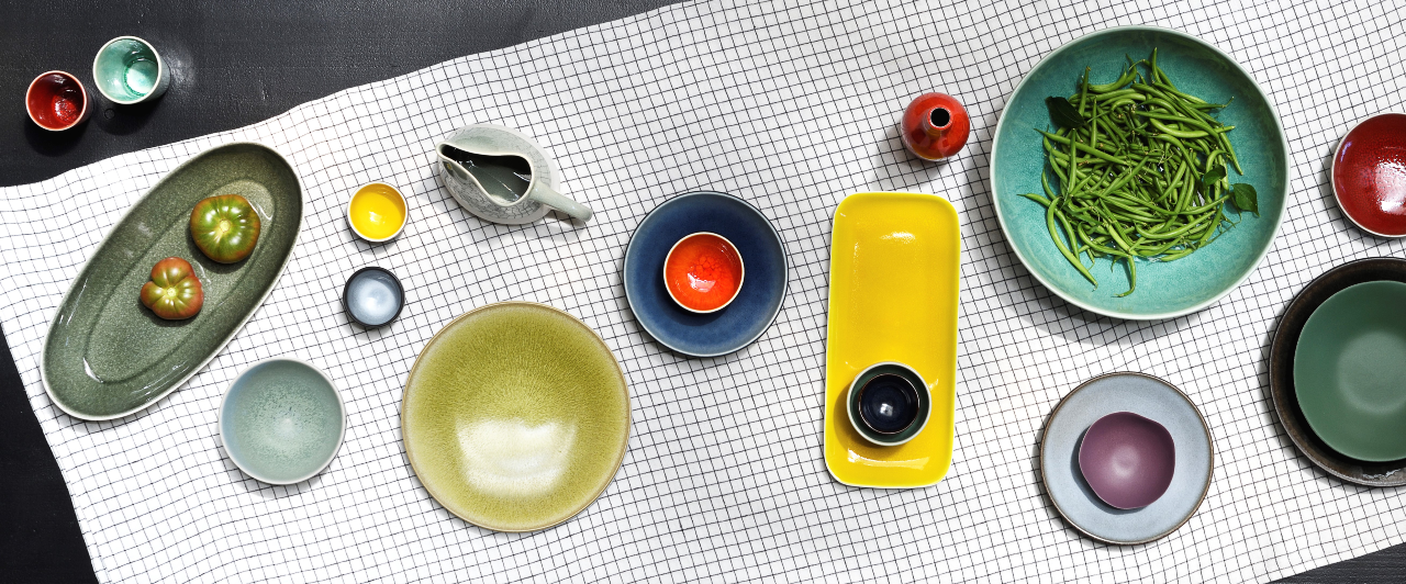 Žlté, zelené, červené, modré, sivé riady Jars z glazavané kameniny - taniere, misky, hrnčeky